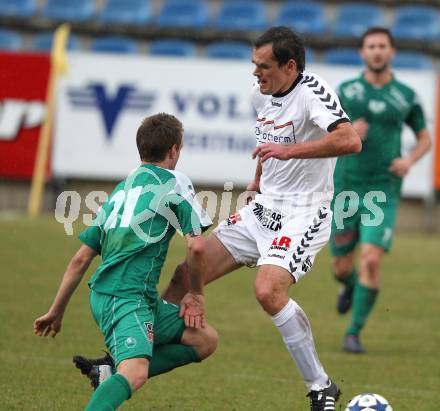 Fussball Regionalliga. Feldkirchen SV gegen DSV Leoben. Robert Micheu (Feldkirchen), Dominik Hackinger  (Leoben). Klagenfurt, am 26.3.2011.
Foto: Kuess
---
pressefotos, pressefotografie, kuess, qs, qspictures, sport, bild, bilder, bilddatenbank