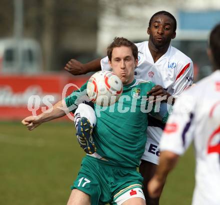 Fussball Regionalliga. SAK gegen Weiz. Makanda Christian Mpaka (SAK), Gerald Hackl (Weiz). Klagenfurt, am 26.3.2011.
Foto: Kuess
---
pressefotos, pressefotografie, kuess, qs, qspictures, sport, bild, bilder, bilddatenbank