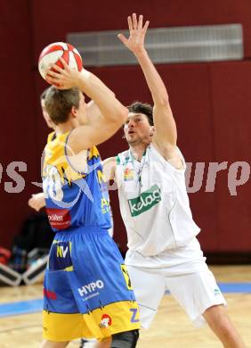 Basketball Bundesliga. Woerthersee Piraten gegen UBC St. Poelten. Husanovic Selmir (Piraten),  Richard Poiger (St.Poelten).  Klagenfurt, 27.3.2011
Foto: Kuess

---
pressefotos, pressefotografie, kuess, qs, qspictures, sport, bild, bilder, bilddatenbank