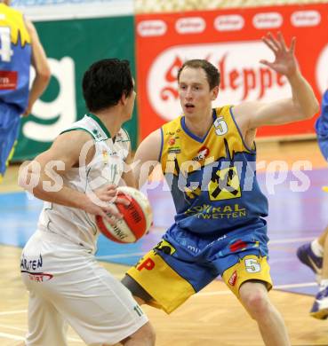 Basketball Bundesliga. Woerthersee Piraten gegen UBC St. Poelten. Kuttnig Andreas (Piraten), Thomas Schreiner (St.Poelten).  Klagenfurt, 27.3.2011
Foto: Kuess

---
pressefotos, pressefotografie, kuess, qs, qspictures, sport, bild, bilder, bilddatenbank