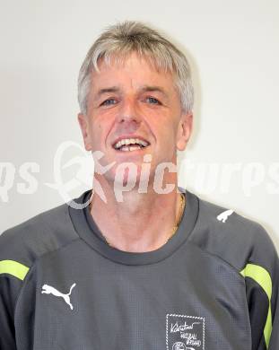 Fussball Akademie Kaernten. Trainer Guenter Vidreis. Klagenfurt, 27.3.2011.
Foto: Kuess
---
pressefotos, pressefotografie, kuess, qs, qspictures, sport, bild, bilder, bilddatenbank