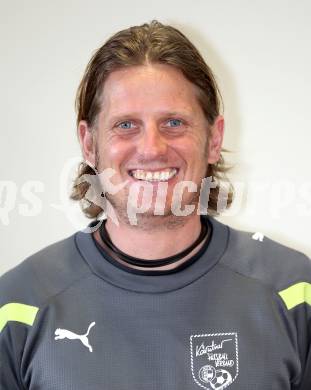 Fussball Akademie Kaernten. Trainer Bernhard Rekelj. Klagenfurt, 27.3.2011.
Foto: Kuess
---
pressefotos, pressefotografie, kuess, qs, qspictures, sport, bild, bilder, bilddatenbank