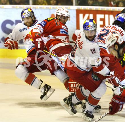 EBEL. Eishockey Bundesliga. KAC gegen Red Bull Salzburg. Gregor Hager, (KAC), Douglas Lynch, Daniel Bois (Salzburg). Klagenfurt, am 31.3.2011.
Foto: Kuess 

---
pressefotos, pressefotografie, kuess, qs, qspictures, sport, bild, bilder, bilddatenbank