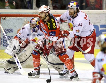 EBEL. Eishockey Bundesliga. KAC gegen Red Bull Salzburg. Tyler Spurgeon, (KAC), Reinhard Divis, Douglas Lynch (Salzburg). Klagenfurt, am 31.3.2011.
Foto: Kuess 

---
pressefotos, pressefotografie, kuess, qs, qspictures, sport, bild, bilder, bilddatenbank