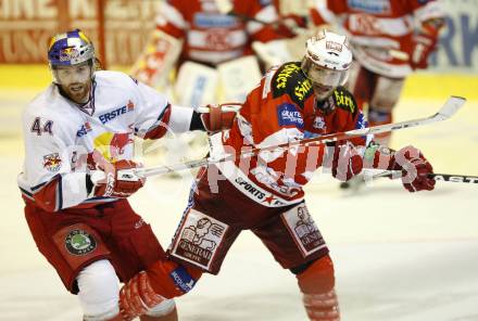 EBEL. Eishockey Bundesliga. KAC gegen Red Bull Salzburg. Tyler Spurgeon, (KAC), Douglas Lynch (Salzburg). Klagenfurt, am 31.3.2011.
Foto: Kuess 

---
pressefotos, pressefotografie, kuess, qs, qspictures, sport, bild, bilder, bilddatenbank