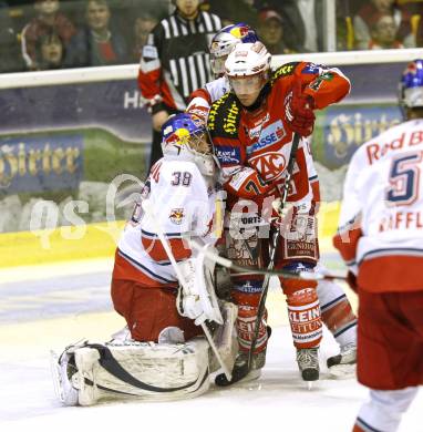 EBEL. Eishockey Bundesliga. KAC gegen Red Bull Salzburg. Dieter Kalt, (KAC), Reinhard Divis (Salzburg). Klagenfurt, am 5.4.2011.
Foto: Kuess 

---
pressefotos, pressefotografie, kuess, qs, qspictures, sport, bild, bilder, bilddatenbank