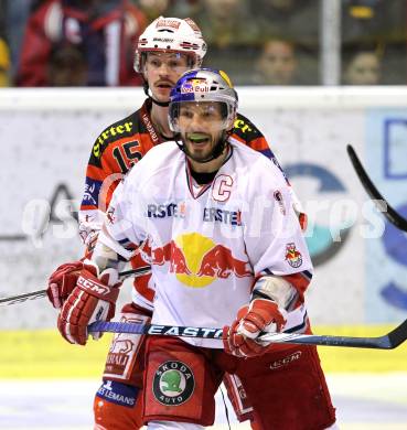 EBEL. Eishockey Bundesliga. KAC gegen Red Bull Salzburg. Paul Schellander, (KAC), Tomas Koch (Salzburg). Klagenfurt, am 5.4.2011.
Foto: Kuess 

---
pressefotos, pressefotografie, kuess, qs, qspictures, sport, bild, bilder, bilddatenbank