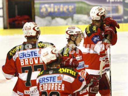 EBEL. Eishockey Bundesliga. KAC gegen Red Bull Salzburg. enttaeuschte KAC Spieler. Klagenfurt, am 5.4.2011.
Foto: Kuess 

---
pressefotos, pressefotografie, kuess, qs, qspictures, sport, bild, bilder, bilddatenbank