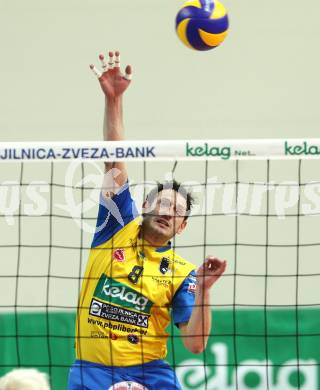 Volleyball. SK Aich/Dob gegen Hypo Tirol. Peter Divis (Aich/Dob). Klagenfurt, 7.4.2011.
Foto: Kuess

---
pressefotos, pressefotografie, kuess, qs, qspictures, sport, bild, bilder, bilddatenbank