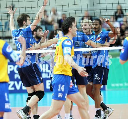 Volleyball. SK Aich/Dob gegen Hypo Tirol. Jubel (Hypo Tirol). Klagenfurt, 7.4.2011.
Foto: Kuess

---
pressefotos, pressefotografie, kuess, qs, qspictures, sport, bild, bilder, bilddatenbank