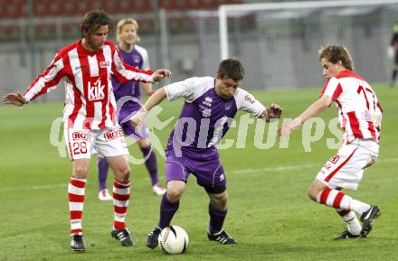 Fussball. Regionalliga. SK Austria Klagenfurt gegen GAK. Christian Sablatnig,  (Klagenfurt),  Roland Kollmann, Nutz Stefan (GAK). Klagenfurt, 8.4.2011.
Foto: Kuess

---
pressefotos, pressefotografie, kuess, qs, qspictures, sport, bild, bilder, bilddatenbank