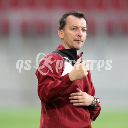 Fussball. Regionalliga. SK Austria Klagenfurt gegen GAK.  
Trainer Rudi Perz (Klagenfurt). Klagenfurt, 8.4.2011.
Foto: Kuess

---
pressefotos, pressefotografie, kuess, qs, qspictures, sport, bild, bilder, bilddatenbank