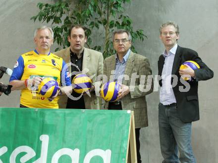 Volleyball. SK Aich/Dob gegen Hypo Tirol. Landeshauptmann Gerhard Doerfler,  Martin Micheu, Andrej Wakounig, Werner Pietsch (Kelag). Klagenfurt, 7.4.2011.
Foto: Kuess

---
pressefotos, pressefotografie, kuess, qs, qspictures, sport, bild, bilder, bilddatenbank