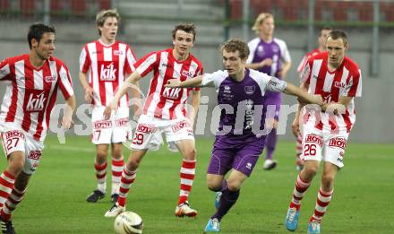 Fussball. Regionalliga. SK Austria Klagenfurt gegen GAK. Mandzic Aner (Klagenfurt),  Schilling Christian, Hofer Michael, Pollhammer Mario (GAK). Klagenfurt, 8.4.2011.
Foto: Kuess

---
pressefotos, pressefotografie, kuess, qs, qspictures, sport, bild, bilder, bilddatenbank