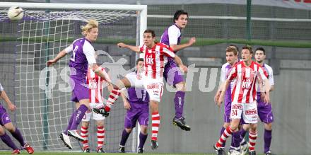 Fussball. Regionalliga. SK Austria Klagenfurt gegen GAK.  Johannes Isopp, Markus Pink (Klagenfurt), Schilling Christian (GAK). Klagenfurt, 8.4.2011.
Foto: Kuess

---
pressefotos, pressefotografie, kuess, qs, qspictures, sport, bild, bilder, bilddatenbank