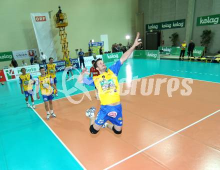 Volleyball. SK Aich/Dob gegen Hypo Tirol. Miha Kosl (Aich/Dob). Klagenfurt, 7.4.2011.
Foto: Kuess

---
pressefotos, pressefotografie, kuess, qs, qspictures, sport, bild, bilder, bilddatenbank