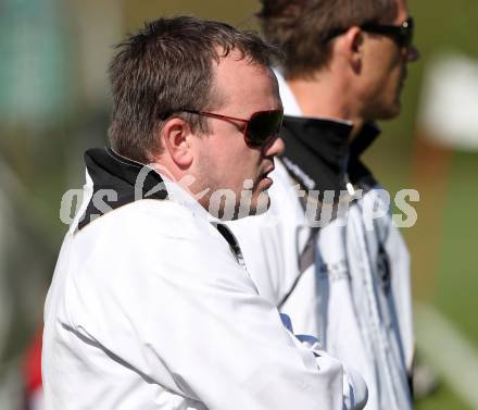 Fussball Kaerntner Liga. Maria Saal gegen Spittal/Drau. Trainer Patrick Meier (Spittal). Maria Saal, am 9.4.2011.
Foto: Kuess
---
pressefotos, pressefotografie, kuess, qs, qspictures, sport, bild, bilder, bilddatenbank