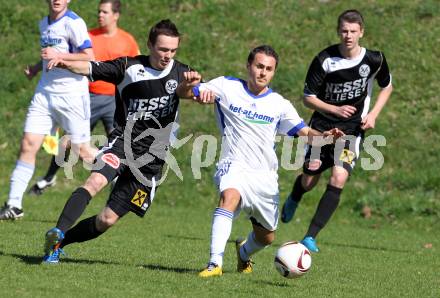 Fussball Kaerntner Liga. Maria Saal gegen Spittal/Drau. Marko Petricevic (Maria Saal), Thomas Lagler (Spittal). Maria Saal, am 9.4.2011.
Foto: Kuess
---
pressefotos, pressefotografie, kuess, qs, qspictures, sport, bild, bilder, bilddatenbank