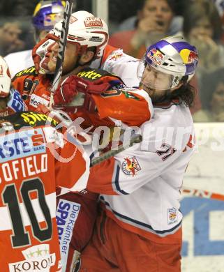 EBEL. Eishockey Bundesliga. KAC gegen Red Bull Salzburg. Mike Craig, (KAC),  Shaun Heshka (Salzburg). Klagenfurt, am 10.4.2011.
Foto: Kuess 

---
pressefotos, pressefotografie, kuess, qs, qspictures, sport, bild, bilder, bilddatenbank