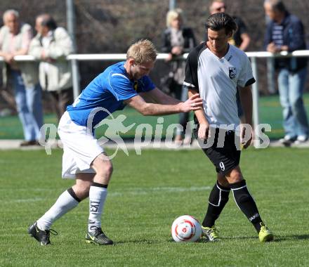 Fussball Kaerntner Liga. Welzenegg gegen St. Veit. Hans Christian Rabl(Welzenegg), Raphael Groinig (St. Veit). Welzenegg, am 10.4.2011.
Foto: Kuess
---
pressefotos, pressefotografie, kuess, qs, qspictures, sport, bild, bilder, bilddatenbank