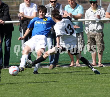 Fussball Kaerntner Liga. Welzenegg gegen St. Veit. David Tamegger(Welzenegg), Christian Groinig (St. Veit). Welzenegg, am 10.4.2011.
Foto: Kuess
---
pressefotos, pressefotografie, kuess, qs, qspictures, sport, bild, bilder, bilddatenbank