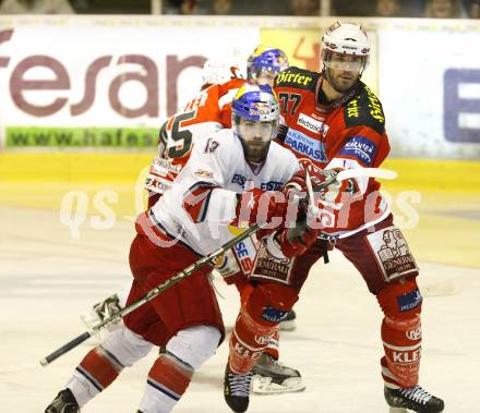 EBEL. Eishockey Bundesliga. KAC gegen Red Bull Salzburg. Sean Brown, (KAC), Michael Schiechl  (Salzburg). Klagenfurt, am 10.4.2011.
Foto: Kuess 

---
pressefotos, pressefotografie, kuess, qs, qspictures, sport, bild, bilder, bilddatenbank