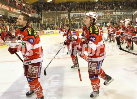 EBEL. Eishockey Bundesliga. KAC gegen Red Bull Salzburg. Jubel Gregor Hager, David Schuller (KAC). Klagenfurt, am 10.4.2011.
Foto: Kuess 

---
pressefotos, pressefotografie, kuess, qs, qspictures, sport, bild, bilder, bilddatenbank