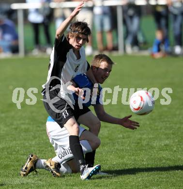 Fussball Kaerntner Liga. Welzenegg gegen St. Veit. David Tamegger(Welzenegg), Roman Adunka (St. Veit). Welzenegg, am 10.4.2011.
Foto: Kuess
---
pressefotos, pressefotografie, kuess, qs, qspictures, sport, bild, bilder, bilddatenbank