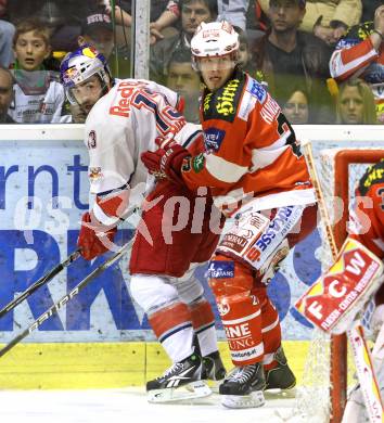 EBEL. Eishockey Bundesliga. KAC gegen Red Bull Salzburg. Thomas Hundertpfund, (KAC), Michael Schiechl (Salzburg). Klagenfurt, am 10.4.2011.
Foto: Kuess 

---
pressefotos, pressefotografie, kuess, qs, qspictures, sport, bild, bilder, bilddatenbank