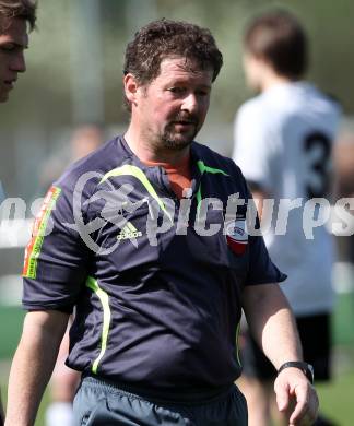 Fussball Kaerntner Liga. Welzenegg gegen St. Veit. Schiedsrichter Karl Krenn. Welzenegg, am 10.4.2011.
Foto: Kuess
---
pressefotos, pressefotografie, kuess, qs, qspictures, sport, bild, bilder, bilddatenbank