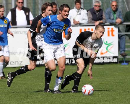 Fussball Kaerntner Liga. Welzenegg gegen St. Veit. Christoph Wrulich(Welzenegg), Sebastian Hertelt (St. Veit). Welzenegg, am 10.4.2011.
Foto: Kuess
---
pressefotos, pressefotografie, kuess, qs, qspictures, sport, bild, bilder, bilddatenbank