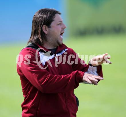 Fussball Kaerntner Liga. Welzenegg gegen St. Veit. Trainer Martin Kaiser (St. Veit). Welzenegg, am 10.4.2011.
Foto: Kuess
---
pressefotos, pressefotografie, kuess, qs, qspictures, sport, bild, bilder, bilddatenbank