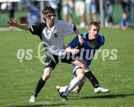 Fussball Kaerntner Liga. Welzenegg gegen St. Veit. David Tamegger(Welzenegg), Roman Adunka (St. Veit). Welzenegg, am 10.4.2011.
Foto: Kuess
---
pressefotos, pressefotografie, kuess, qs, qspictures, sport, bild, bilder, bilddatenbank