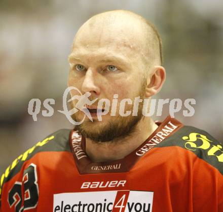 EBEL. Eishockey Bundesliga. KAC gegen Red Bull Salzburg. Mike Siklenka (KAC). Klagenfurt, am 10.4.2011.
Foto: Kuess 

---
pressefotos, pressefotografie, kuess, qs, qspictures, sport, bild, bilder, bilddatenbank