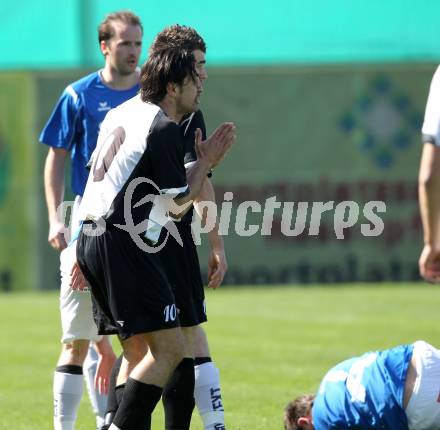 Fussball Kaerntner Liga. Welzenegg gegen St. Veit. Almedin Hota(Welzenegg). Welzenegg, am 10.4.2011.
Foto: Kuess
---
pressefotos, pressefotografie, kuess, qs, qspictures, sport, bild, bilder, bilddatenbank