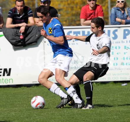 Fussball Kaerntner Liga. Welzenegg gegen St. Veit. Stefan Gaber(Welzenegg), Sebastian Hertelt (St. Veit). Welzenegg, am 10.4.2011.
Foto: Kuess
---
pressefotos, pressefotografie, kuess, qs, qspictures, sport, bild, bilder, bilddatenbank