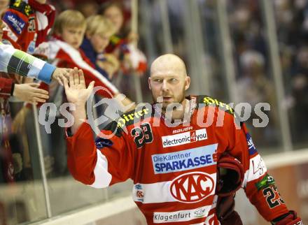 EBEL. Eishockey Bundesliga. KAC gegen Red Bull Salzburg. Jubel Mike Siklenka (KAC). Klagenfurt, am 10.4.2011.
Foto: Kuess 

---
pressefotos, pressefotografie, kuess, qs, qspictures, sport, bild, bilder, bilddatenbank