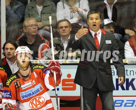 EBEL. Eishockey Bundesliga. KAC gegen Red Bull Salzburg. Mike Craig, Trainer Manny Viveiros (KAC). Klagenfurt, am 10.4.2011.
Foto: Kuess 

---
pressefotos, pressefotografie, kuess, qs, qspictures, sport, bild, bilder, bilddatenbank