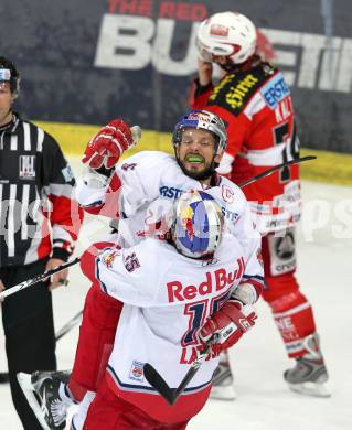 EBEL. Eishockey Bundesliga. Red Bull Salzburg gegen KAC. Torjubel Thomas Koch, Manuel Latusa (Salzburg). Salzburg, am 12.4.2011.
Foto: Kuess 

---
pressefotos, pressefotografie, kuess, qs, qspictures, sport, bild, bilder, bilddatenbank