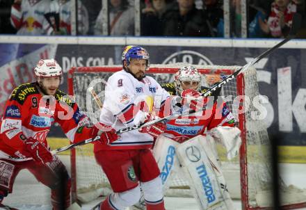 EBEL. Eishockey Bundesliga. Red Bull Salzburg gegen KAC. Thomas Koch(Salzburg),  Andy Chiodo, Tyler Spurgeon, (KAC). Salzburg, am 12.4.2011.
Foto: Kuess 

---
pressefotos, pressefotografie, kuess, qs, qspictures, sport, bild, bilder, bilddatenbank