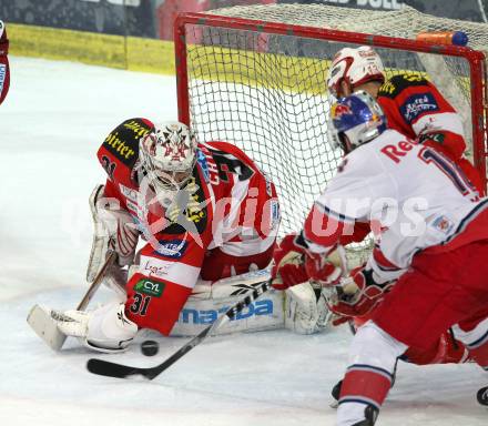 EBEL. Eishockey Bundesliga. Red Bull Salzburg gegen KAC.  Daniel Bois (Salzburg), Andy Chiodo, Johannes Kirisits, (KAC). Salzburg, am 12.4.2011.
Foto: Kuess 

---
pressefotos, pressefotografie, kuess, qs, qspictures, sport, bild, bilder, bilddatenbank