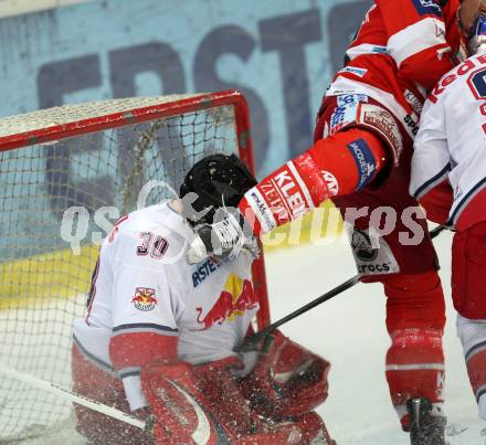 EBEL. Eishockey Bundesliga. Red Bull Salzburg gegen KAC. Thomas Hoeneckl, (Salzburg), David Schuller,  (KAC). Salzburg, am 12.4.2011.
Foto: Kuess 

---
pressefotos, pressefotografie, kuess, qs, qspictures, sport, bild, bilder, bilddatenbank