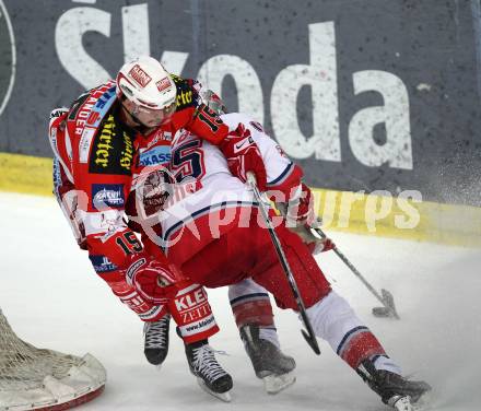 EBEL. Eishockey Bundesliga. Red Bull Salzburg gegen KAC. Manuel Latusa (Salzburg), Paul Schellander,  (KAC). Salzburg, am 12.4.2011.
Foto: Kuess 

---
pressefotos, pressefotografie, kuess, qs, qspictures, sport, bild, bilder, bilddatenbank