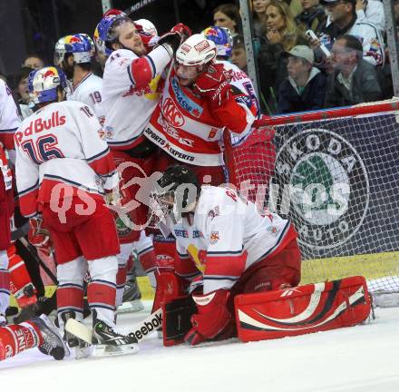 EBEL. Eishockey Bundesliga. Red Bull Salzburg gegen KAC. Steven Regier, Thomas Hoeneckl (Salzburg), Tyler Spurgeon,  (KAC). Salzburg, am 12.4.2011.
Foto: Kuess 

---
pressefotos, pressefotografie, kuess, qs, qspictures, sport, bild, bilder, bilddatenbank