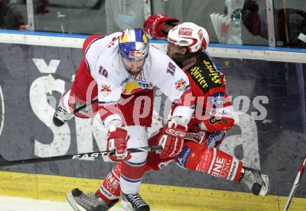 EBEL. Eishockey Bundesliga. Red Bull Salzburg gegen KAC.  Daniel Bois (Salzburg), Martin Schumnig, (KAC). Salzburg, am 12.4.2011.
Foto: Kuess 

---
pressefotos, pressefotografie, kuess, qs, qspictures, sport, bild, bilder, bilddatenbank