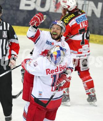 EBEL. Eishockey Bundesliga. Red Bull Salzburg gegen KAC. Torjubel Thomas Koch, Manuel Latusa (Salzburg). Salzburg, am 12.4.2011.
Foto: Kuess 

---
pressefotos, pressefotografie, kuess, qs, qspictures, sport, bild, bilder, bilddatenbank