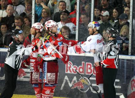 EBEL. Eishockey Bundesliga. Red Bull Salzburg gegen KAC. Thomas Raffl (Salzburg), Mike Craig, Thomas Hundertpfund, (KAC). Salzburg, am 12.4.2011.
Foto: Kuess 

---
pressefotos, pressefotografie, kuess, qs, qspictures, sport, bild, bilder, bilddatenbank