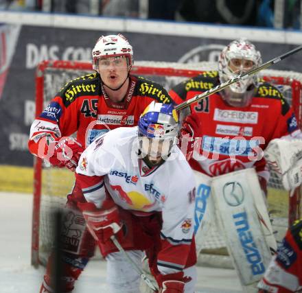 EBEL. Eishockey Bundesliga. Red Bull Salzburg gegen KAC.  Ramzi Abid (Salzburg), David Schuller, (KAC). Salzburg, am 12.4.2011.
Foto: Kuess 

---
pressefotos, pressefotografie, kuess, qs, qspictures, sport, bild, bilder, bilddatenbank