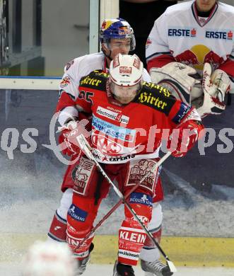 EBEL. Eishockey Bundesliga. Red Bull Salzburg gegen KAC.  Marco Pewal(Salzburg), Kirk Furey, (KAC). Salzburg, am 12.4.2011.
Foto: Kuess 

---
pressefotos, pressefotografie, kuess, qs, qspictures, sport, bild, bilder, bilddatenbank