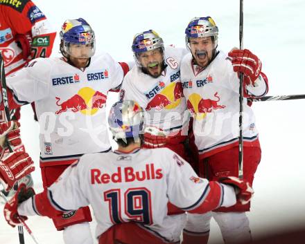 EBEL. Eishockey Bundesliga. Red Bull Salzburg gegen KAC. Torjubel Douglas Lynch, Thomas Koch, Manuel Latusa (Salzburg). Salzburg, am 12.4.2011.
Foto: Kuess 

---
pressefotos, pressefotografie, kuess, qs, qspictures, sport, bild, bilder, bilddatenbank